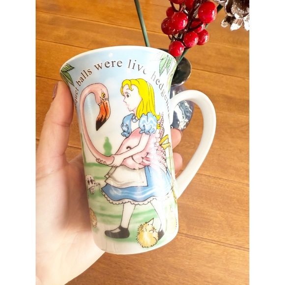 Alice in Wonderland Paul Cardew Mug - Picture 4 of 5